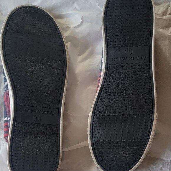NEVER WORN - AIRWALK TENNIS SHOES - SIZE 8 - Picture 3 of 5